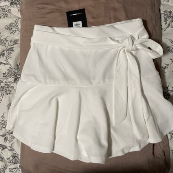 Dresses & Skirts - Brand New Skort